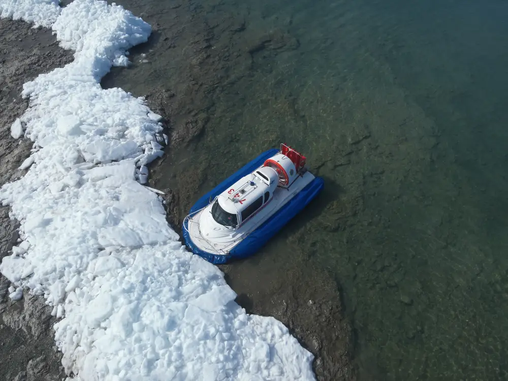 Спасатели МЧС патрулируют на озере Балхаше (10)