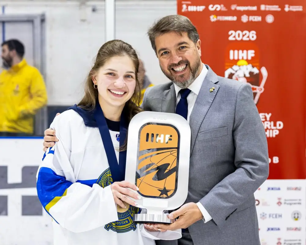 Казахстанская женская хоккейная команда: бронзовые мечты сбываются на мировом льду Астане