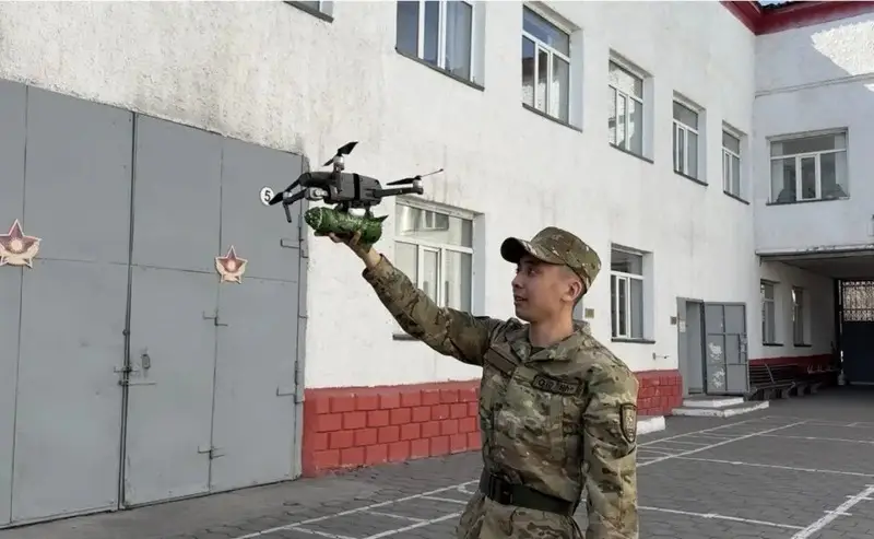 Карагандинских студентов учат управлять беспилотниками (4)