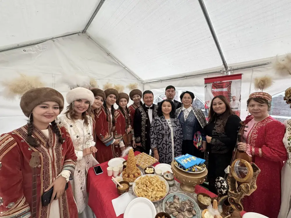 ТУРКЕСТАНСКИЕ АРТИСТЫ ВЫСТУПИЛИ НА ЕВРОПЕЙСКИХ ПЛОЩАДКАХ (3)