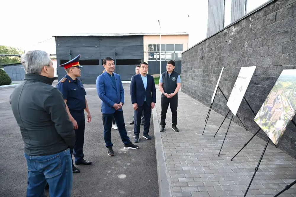 Аким Алматы ознакомился с проектами благоустройства в Жетысуском районе и поручил усилить участие бизнеса (3)