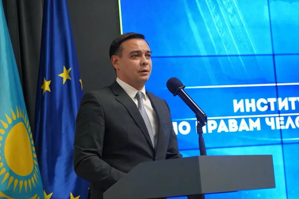 Артур Ластаев: Формирование правовой культуры начинается в образовательной среде (9)