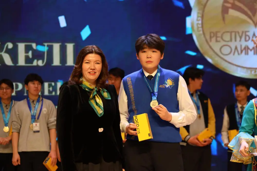 Школьники из ВКО на республиканской олимпиаде завоевали 17 медалей (3)