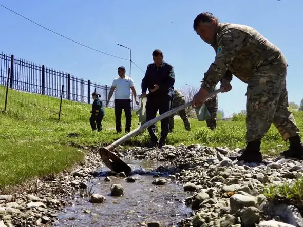 ТУРКЕСТАН: В БАЙДИБЕКСКОМ РАЙОНЕ ПРОШЛА ЭКОЛОГИЧЕСКАЯ АКЦИЯ «БҰЛАҚ КӨРСЕҢ, КӨЗІН АШ» С УЧАСТИЕМ ЗАЩИТНИКОВ ПРИРОДЫ (4)