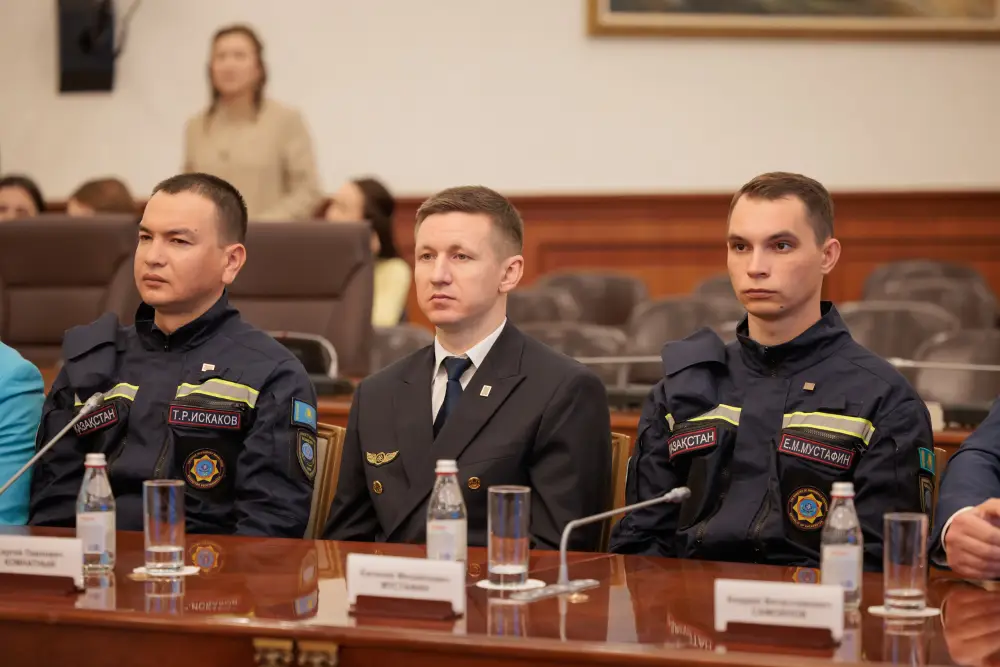 Сотрудники МЧС награждены государственными наградами (5)