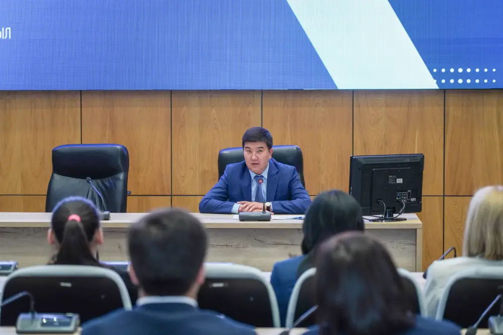 Мост между народом и властью: кто его строит? Астане