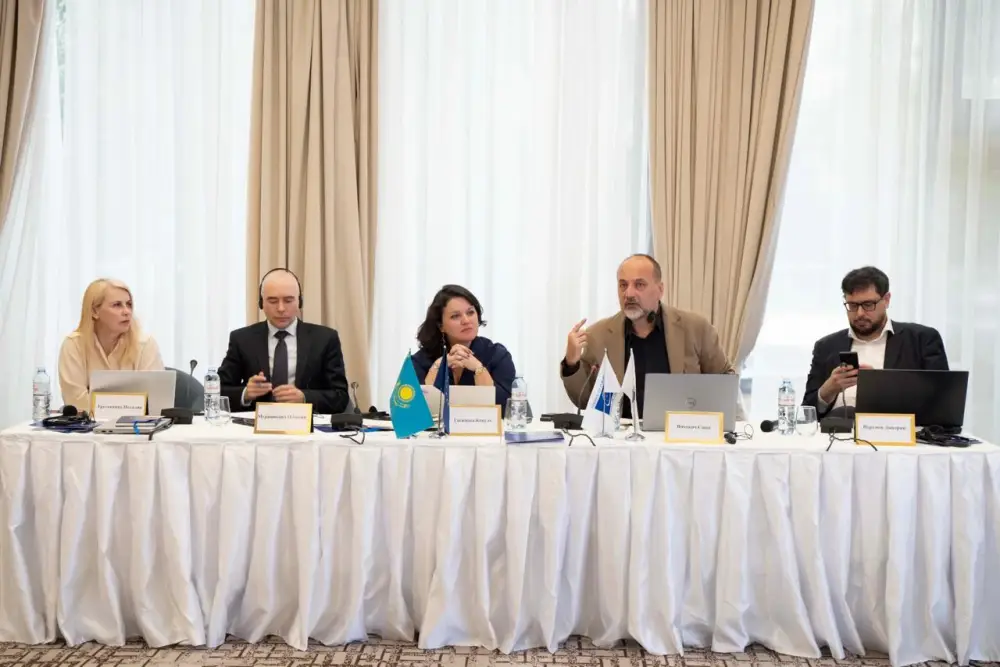 Сотрудники правозащитного центра прошли обучение по подготовке аналитики в сфере защиты прав человека (2)