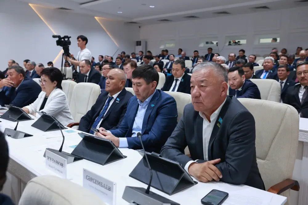 Ербол Карашукеев принял участие в очередной сессии областного маслихата (3)