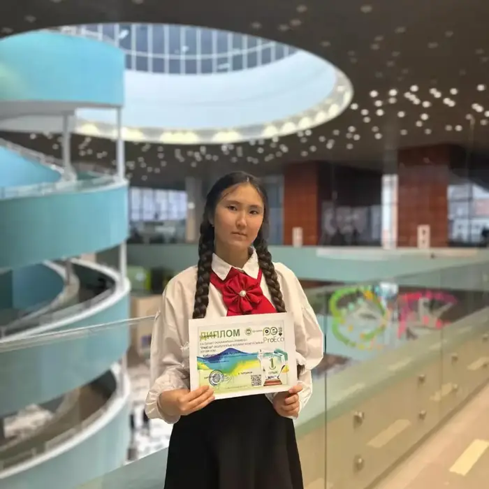 Разработка казахстанской школьницы: переработанный пластик как решение для долговечного асфальта и снижения затрат Астане