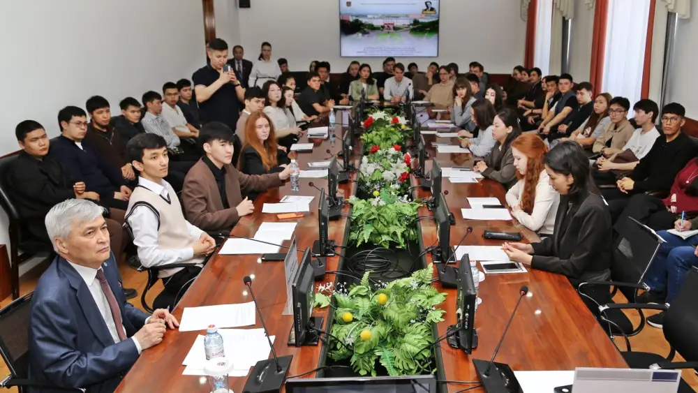 В Караганде обсудили роль молодёжной науки в развитии цифровых технологий (2)