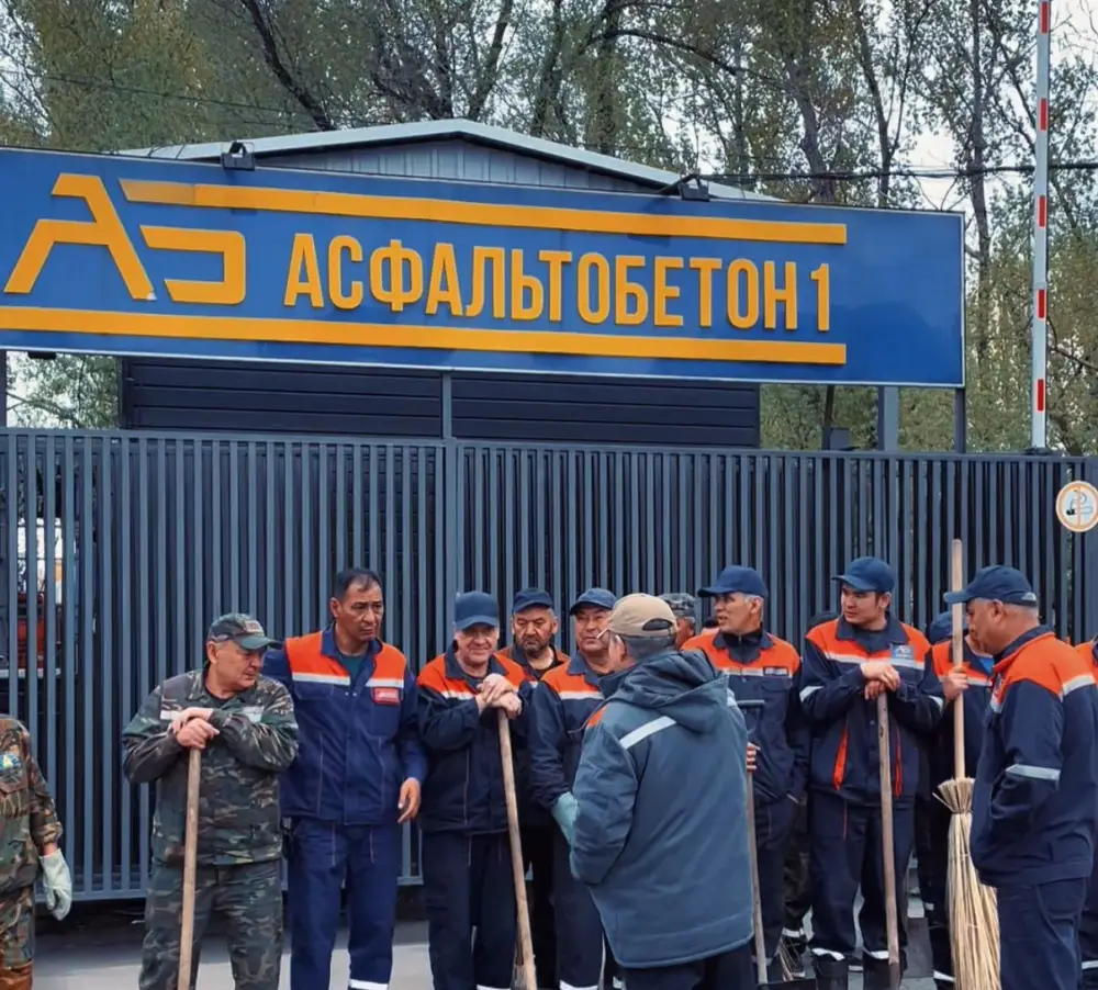 Сотрудники АЗТМ и 'Асфальтобетон 1' активно участвуют в весенней уборке и озеленении Алматы Астане