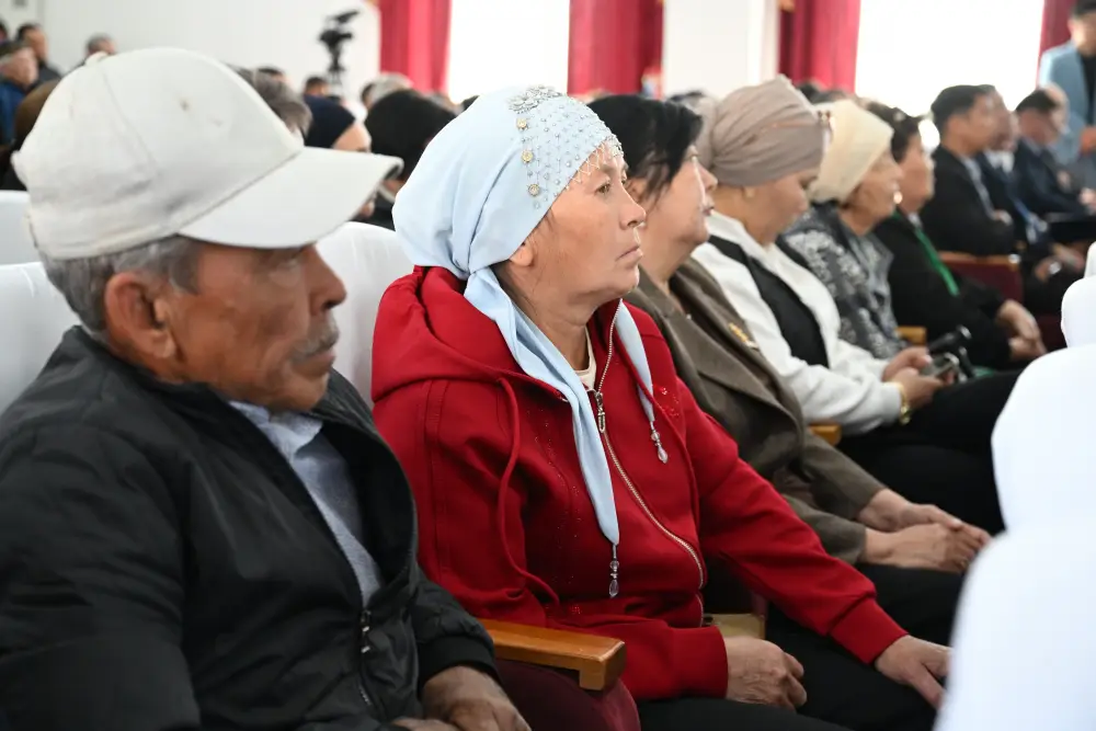 Аким области Бейбит Исабаев встретился с жителями Каратальского района (2)