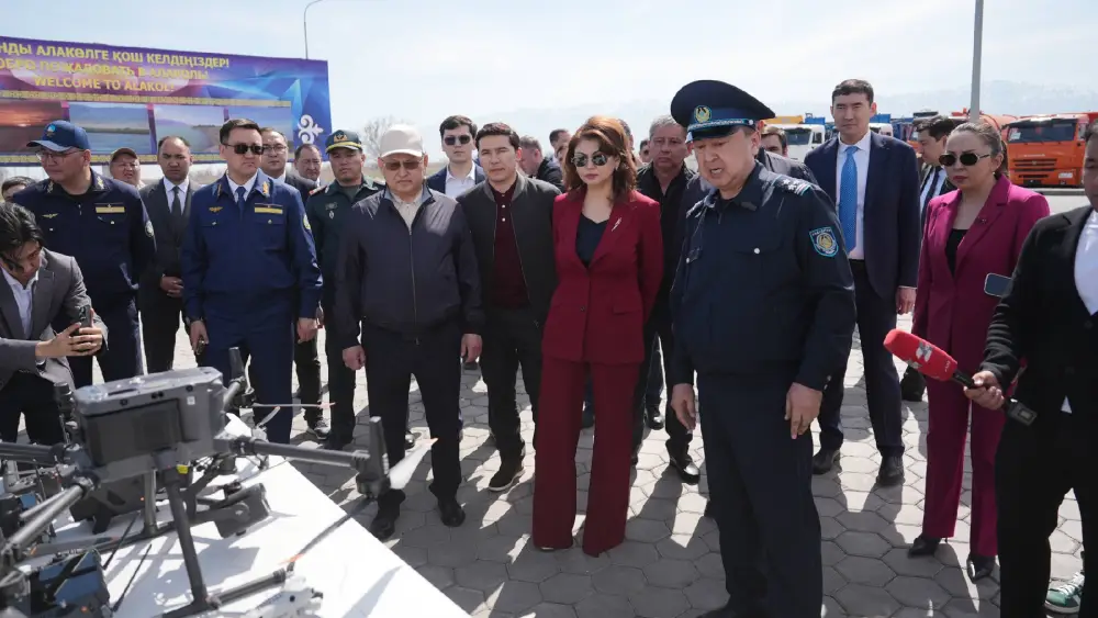 Аида Балаева ознакомилась с ходом подготовки побережья Алаколя к летнему туристическому сезону (4)