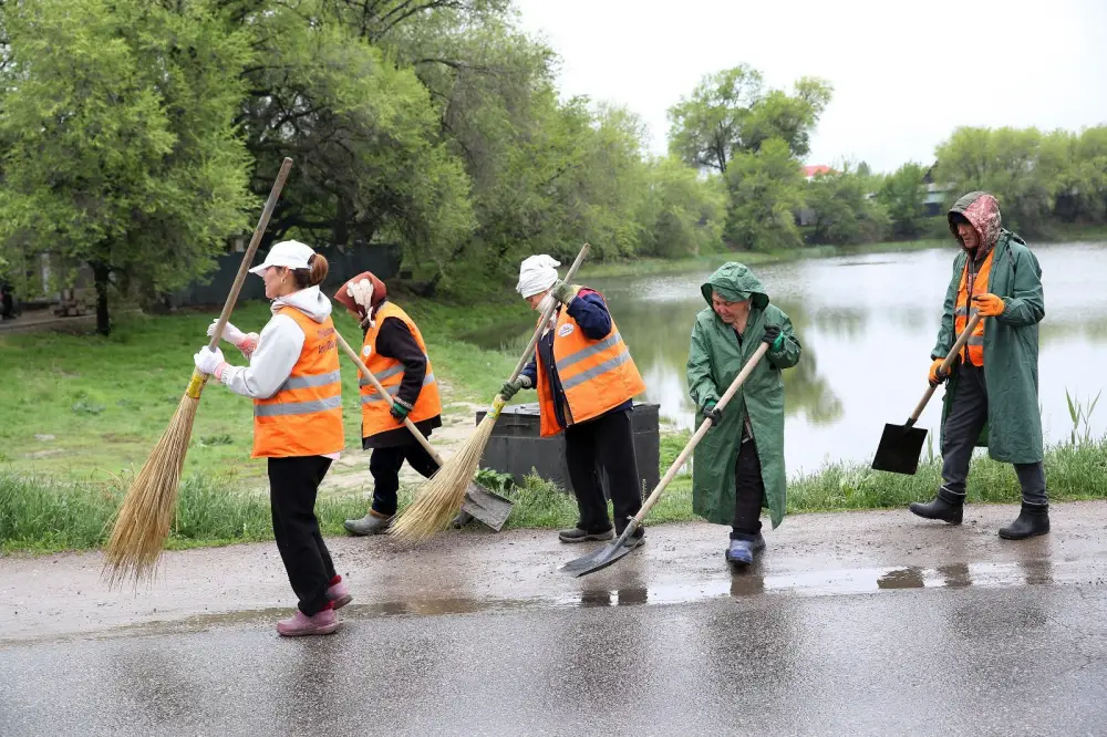 В Алматы очистили Карасу, Боралдай и территорию Большого Алматинского канала (2)