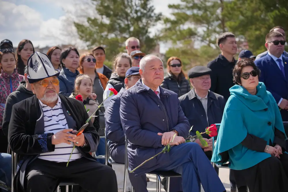 День науки: в Астане состоялась церемония возложения цветов в память о Каныше Имантаевиче Сатпаеве (4)