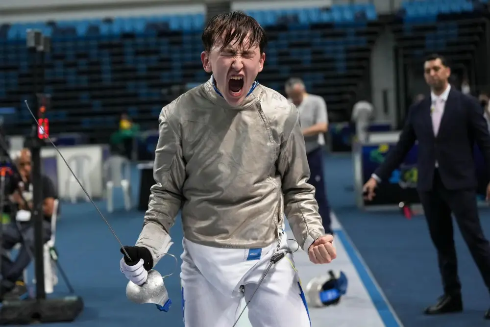 Алматинский спортсмен завоевал историческую медаль на чемпионате мира по фехтованию (2)