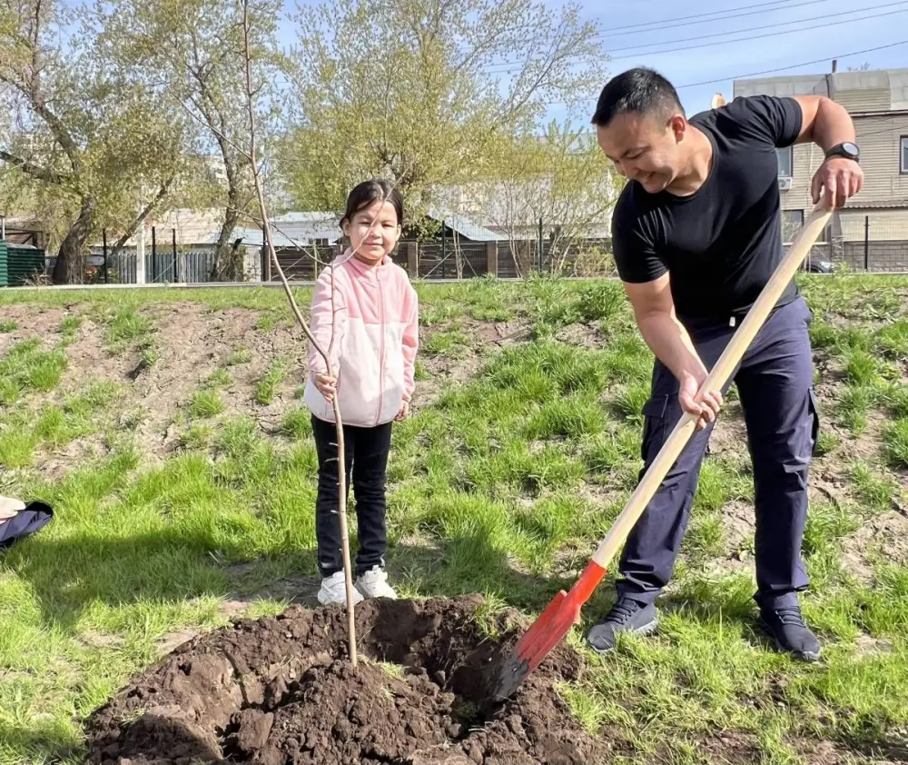 «Таза Қазақстан»: в Астане прошло мероприятие «Сад будущего — озеленение школьного двора» (3)