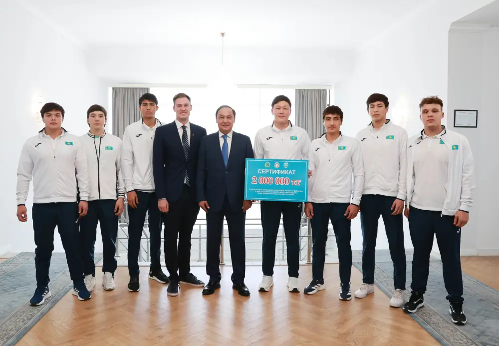 Ербол Карашукеев встретился с жамбылскими ватерполистами (9)