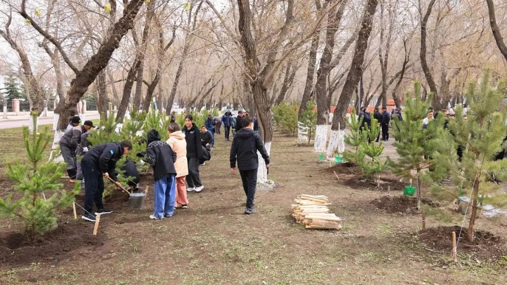 Караганда: Внедрение экологических инициатив через массовую высадку деревьев Астане