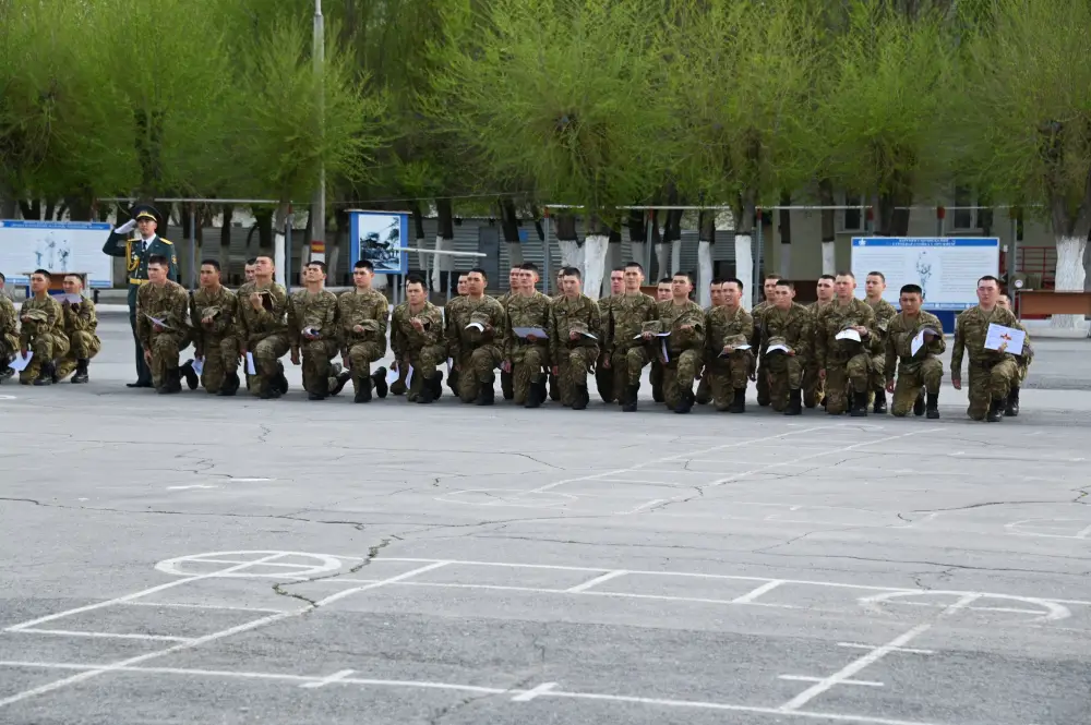 В Гвардейском гарнизоне 600 солдат получили военно-учетные специальности (4)