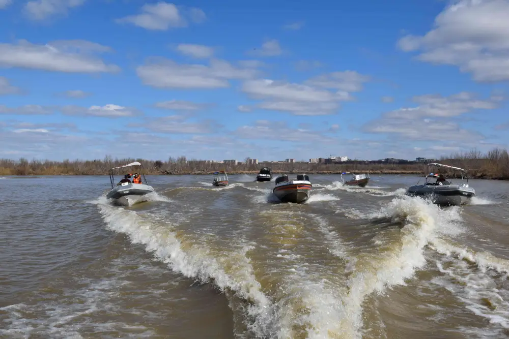 Спасатели МЧС проверили готовность плавсредств на реке Есиль (4)