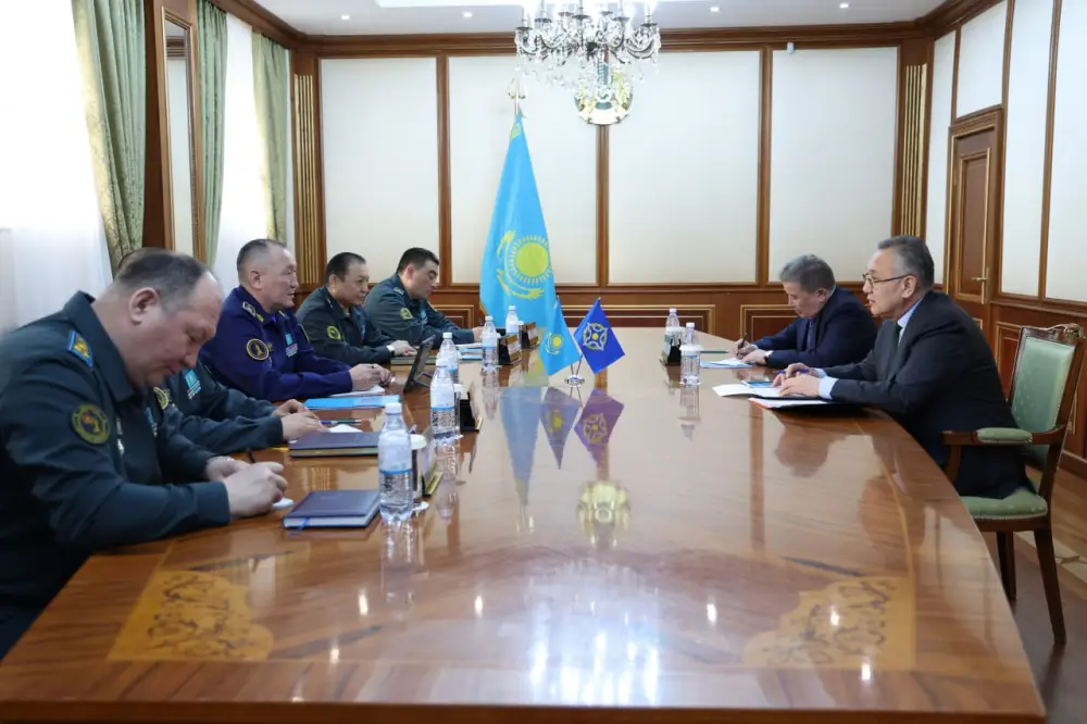 Министр обороны Казахстана провел встречу с Генсеком ОДКБ в Астане (2)