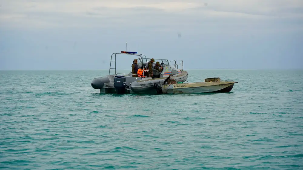 Спасатели МЧС патрулируют на акватории Капчагайского водохранилища (5)