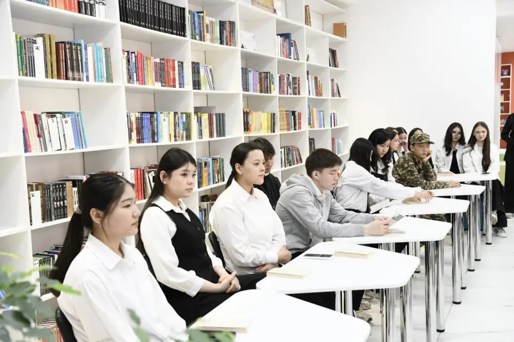 День книги организовали в столичной библиотеке (5)