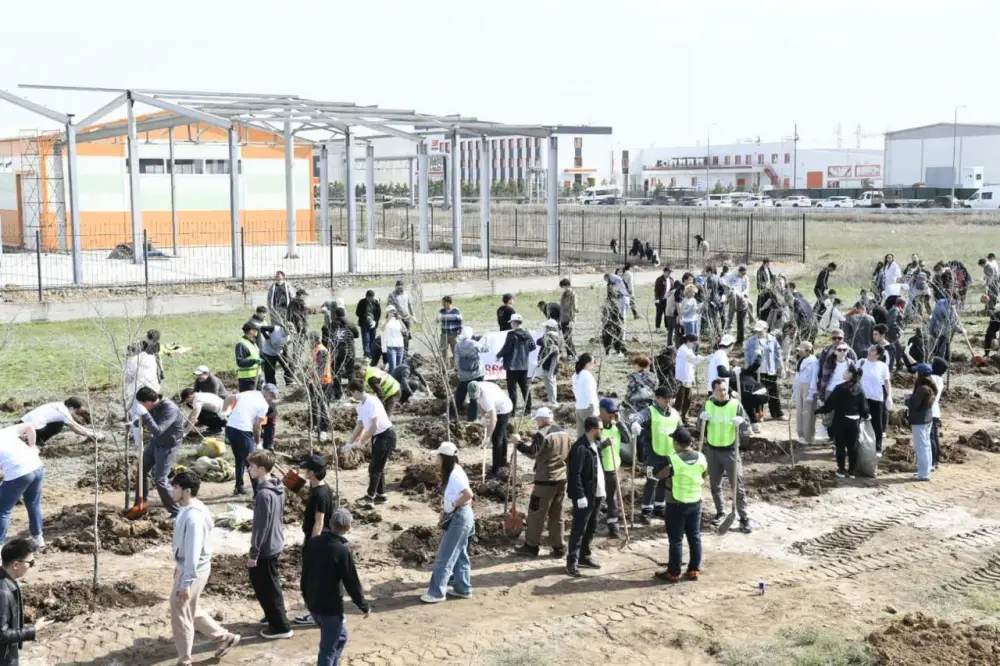 Представители столичного ресторанного и гостиничного бизнеса приняли участие в посадке деревьев в рамках «Таза Казақстан» (7)