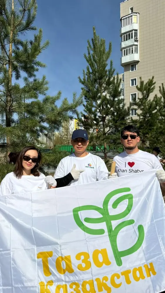 120 тыс. жителей и 10 тыс. деревьев: как прошла экоакция «Таза Қазақстан» в Астане (5)