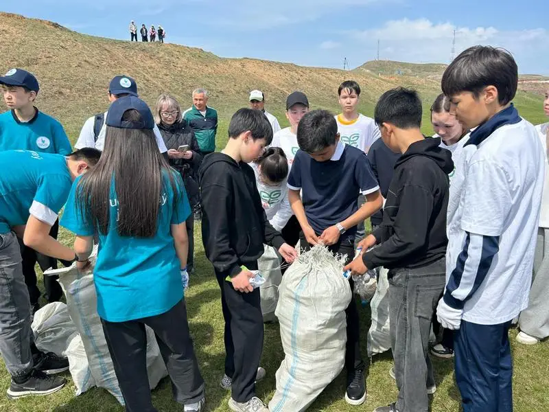 «Таза жағалау»: волонтёры Карагандинской области очищают берега Нуры и меняют отношение к экологии (2)