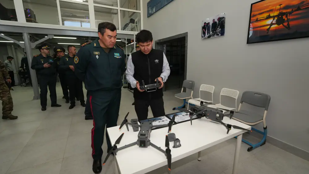 Глава МЧС ознакомился с развитием промышленного производства в Павлодаре (2)