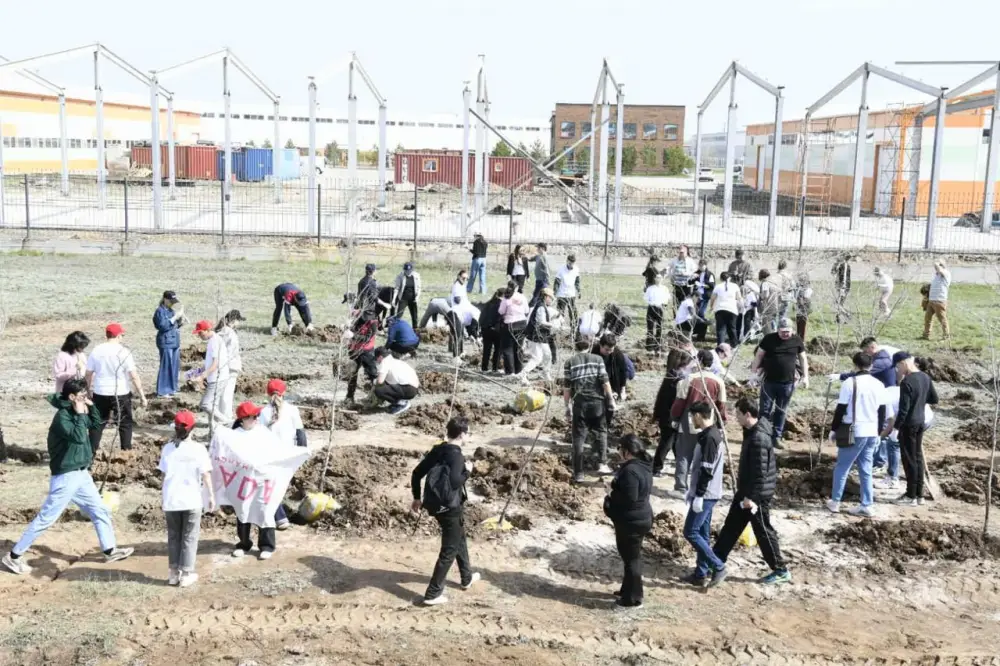 Представители столичного ресторанного и гостиничного бизнеса приняли участие в посадке деревьев в рамках «Таза Казақстан» (9)