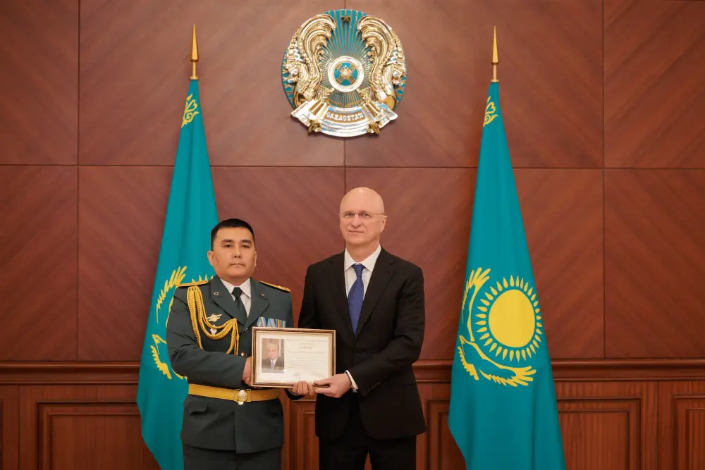 Сотрудники МЧС награждены государственными наградами (4)