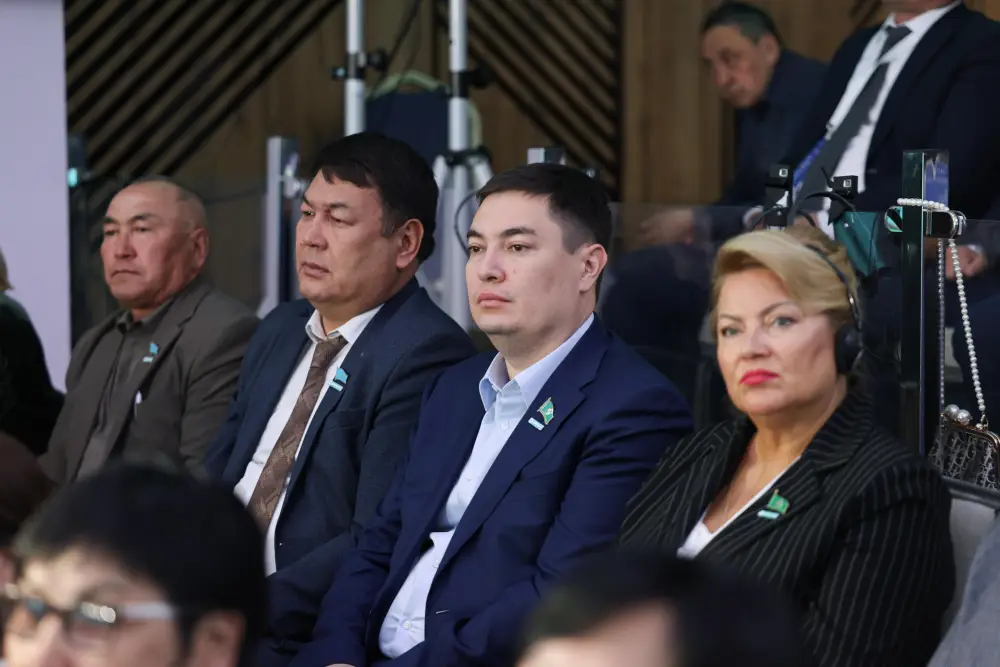 Аким области выступил с докладом на тему повышения качества местного управления (2)