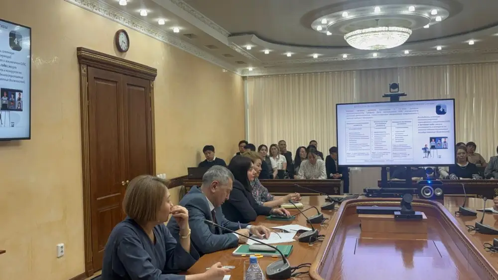 В рамках правового всеобуча состоялась встреча с представителями Департамента Агентства Республики Казахстан по делам государственной службы и филиала Академии государственного управления при Президенте Республики Казахстан по Костанайской области (3)