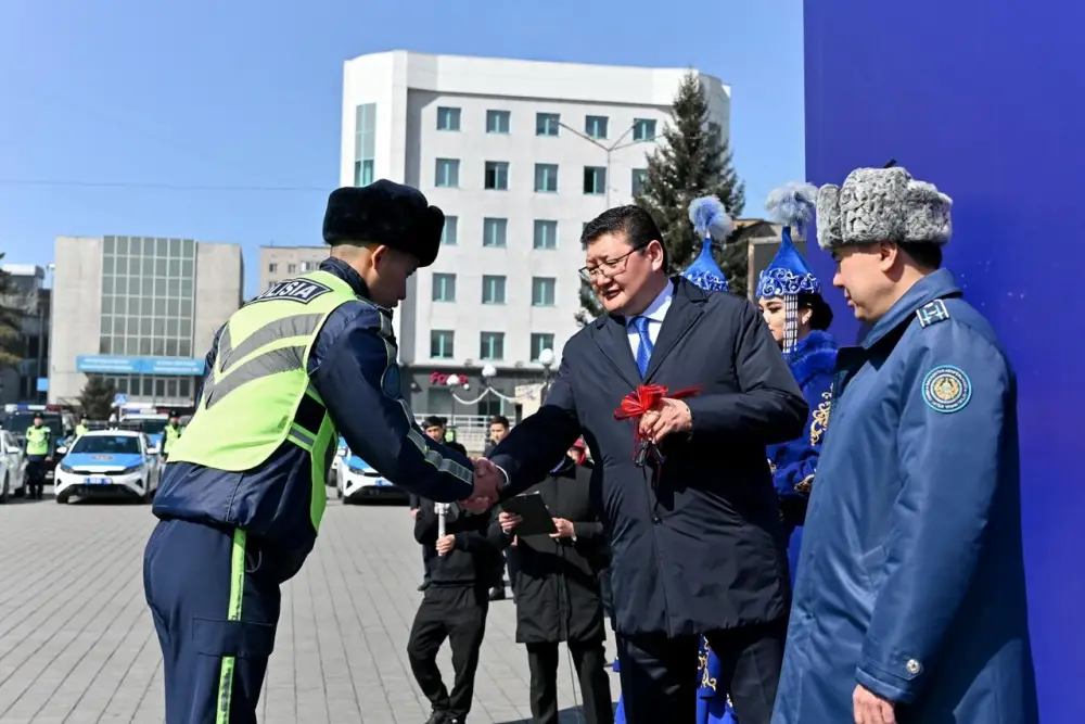 Полицейским области Абай передано 137 служебных автомобилей (9)