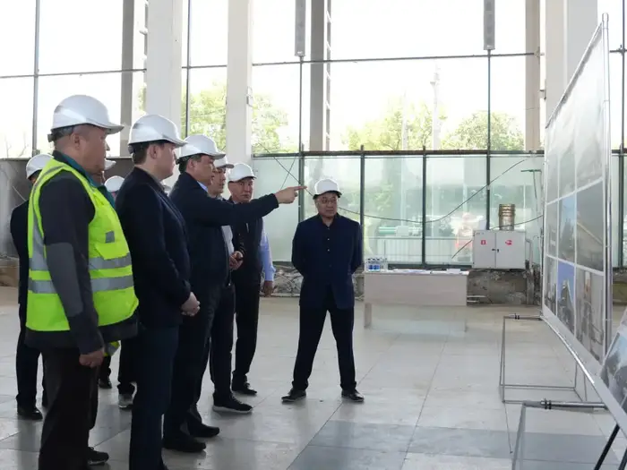 Министр транспорта проверил ход реконструкции железнодорожного вокзала Алматы-1 (3)