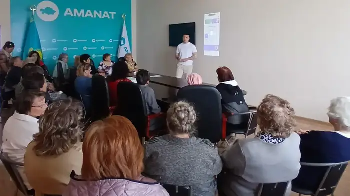 Пенсионеры Карагандинской области осваивают цифровые навыки в рамках проекта 'Активное долголетие' Астане