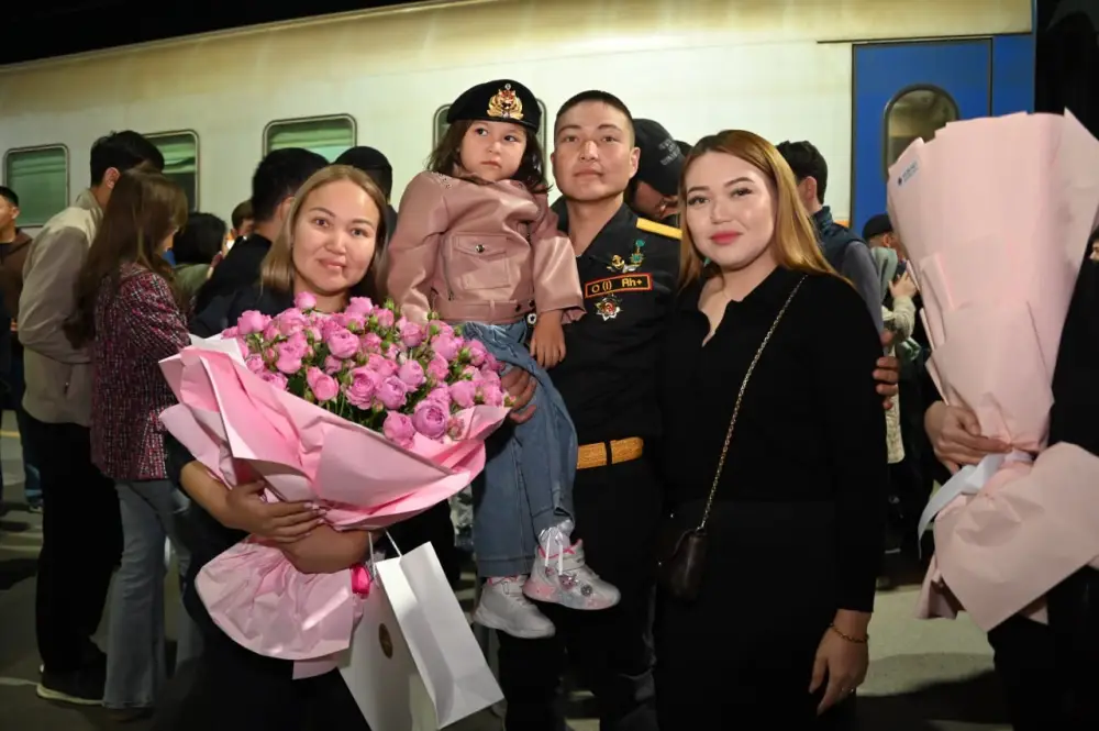 В Шымкенте торжественно встретили морских пехотинцев, служивших в Актау (3)