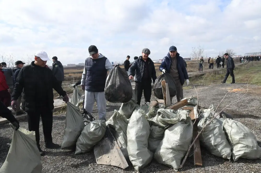 Около 30 тыс. человек и 100 тонн мусора: в Астане прошла масштабная экоакция «Таза қала» (9)