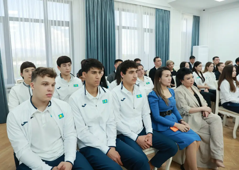 Ербол Карашукеев встретился с жамбылскими ватерполистами (6)