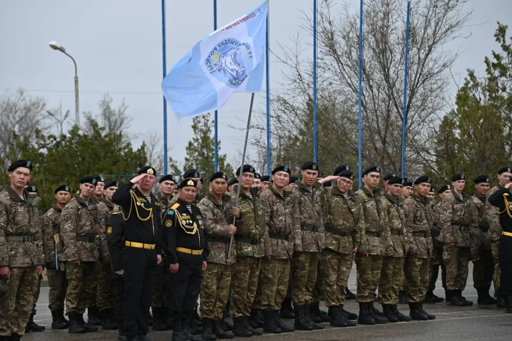 Свыше 600 морских пехотинцев завершили срочную службу в Актау, часть из них остается служить по контракту (3)