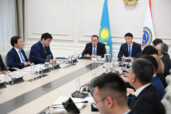 Власти Алматы обсуждают стратегию улучшения экологии, транспорта и социальной инфраструктуры в агломерации Астане