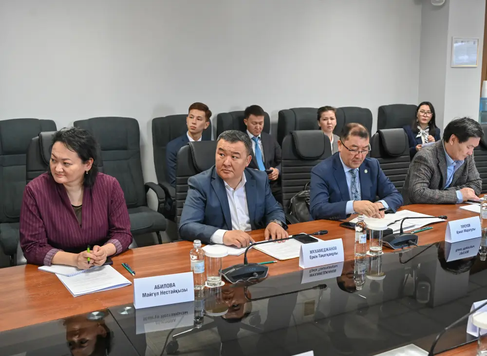 Общественный совет начал работу в Казахстане Астане