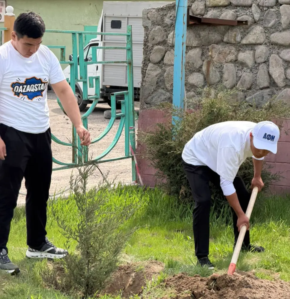 В ТУРКЕСТАНСКОЙ ОБЛАСТИ В РАМКАХ ПРОЕКТА "ТАЗА ҚАЗАҚСТАН" ПРОВЕДЕНЫ РАБОТЫ ПО ОЗЕЛЕНЕНИЮ (2)