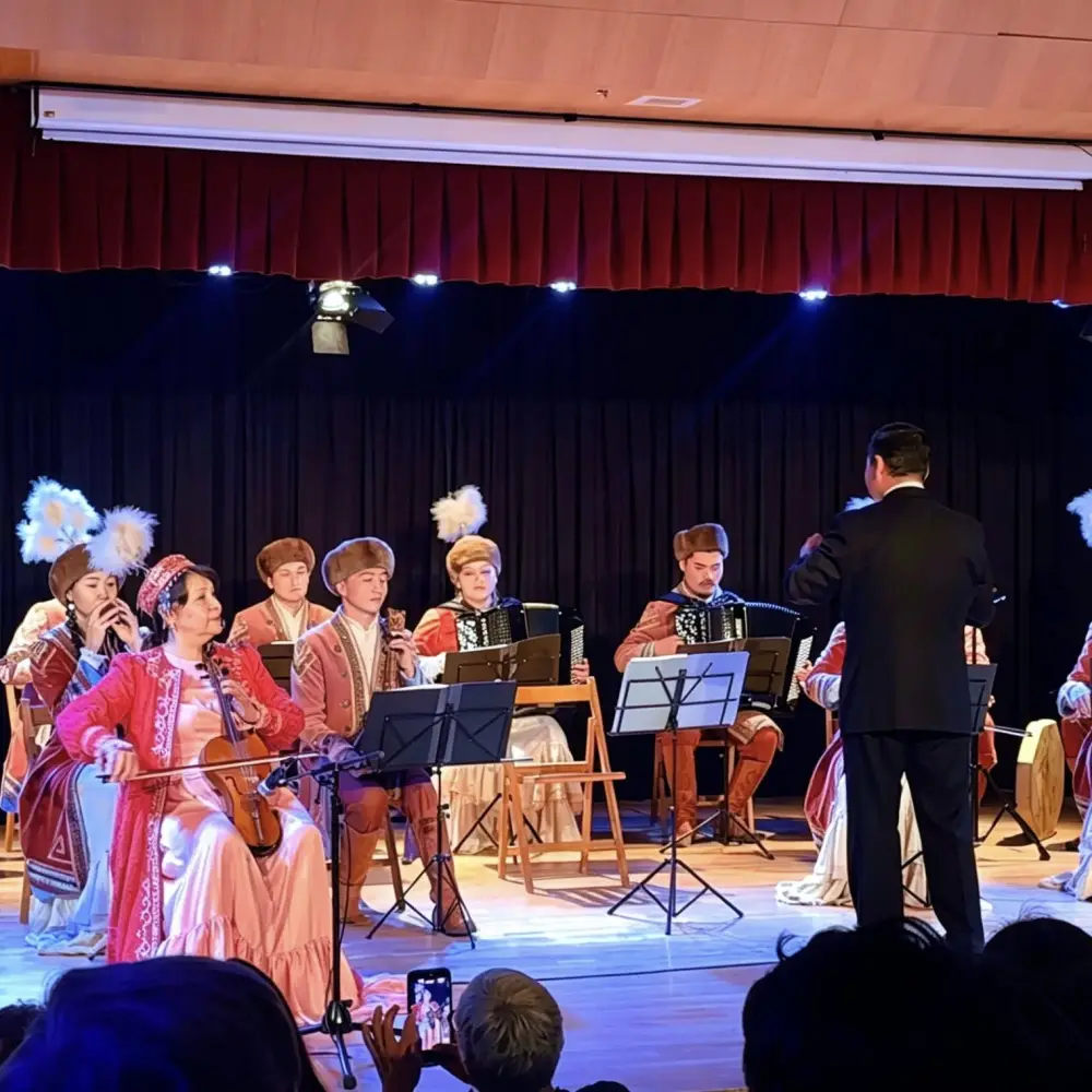 ТУРКЕСТАНСКИЕ АРТИСТЫ ВЫСТУПИЛИ НА ЕВРОПЕЙСКИХ ПЛОЩАДКАХ (2)