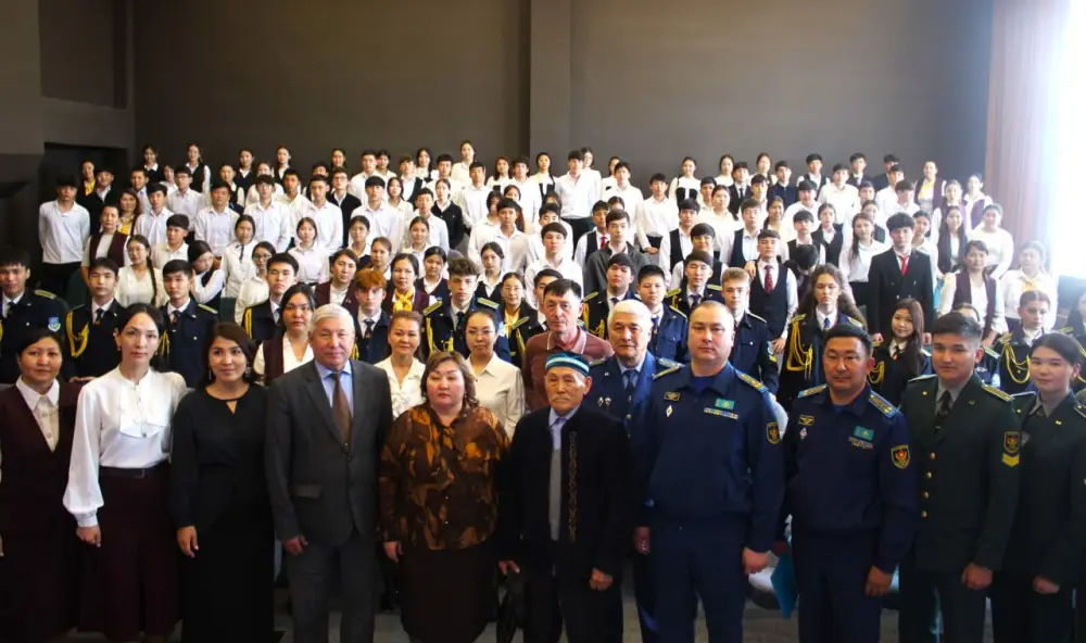 День космонавтики: в Актобе расширяют подготовку молодежи по авиационному и научному профилю (3)