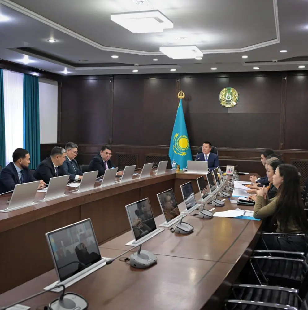 В Павлодарской области обсудили реализацию проектов по ремонту и строительству дорог в 2026 году (9)