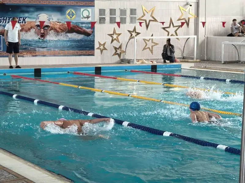 Легенда плавания поддержал юных спортсменов в Караганде (7)